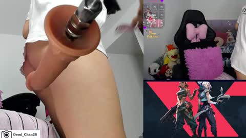 demiii online show from November 5, 10:28 am