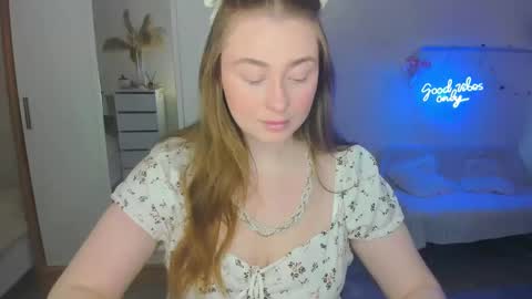 Snapshot of demure_soul chatting on February 9, 7:15 am Sophie online show from February 9, 7:15 am