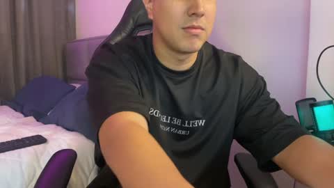 Dereck online show from February 3, 9:29 pm