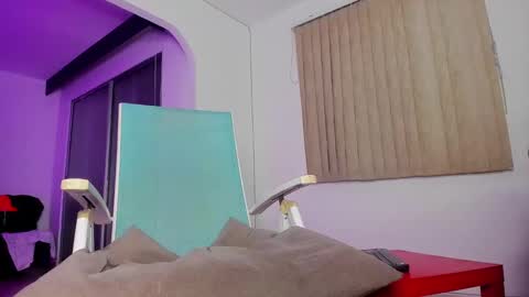 dereckhardd online show from March 8, 4:01 am