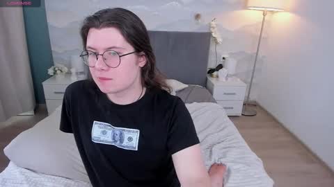 Derek online show from February 23, 9:00 am