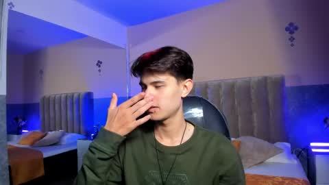 derek_sinn online show from April 15, 9:59 pm