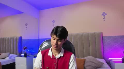 derek_sinn online show from March 16, 9:08 pm