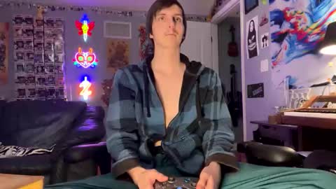 derekdings online show from December 18, 7:53 pm