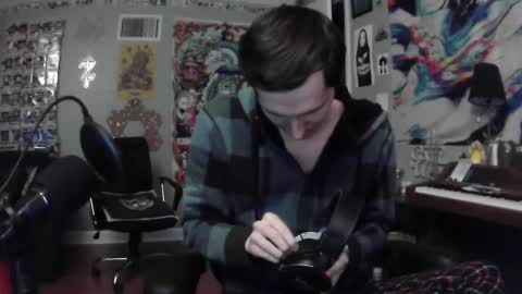 derekdings online show from February 25, 11:43 am