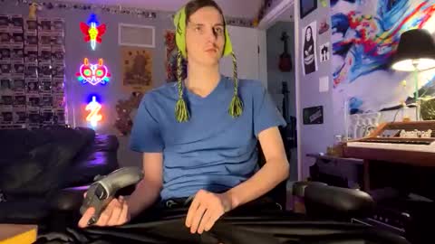 derekdings online show from December 17, 2:35 pm