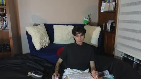 Derek online show from December 21, 12:06 am