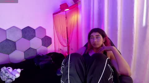 TORI AND MR. BEAR online show from April 14, 6:44 pm