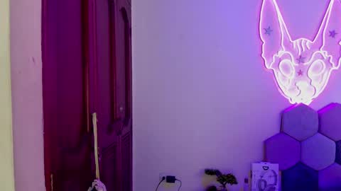 TORI AND MR. BEAR online show from March 7, 9:06 pm