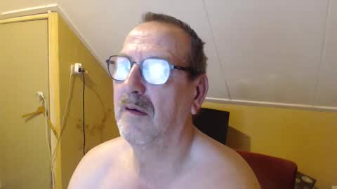 destelp online show from October 4, 9:45 pm