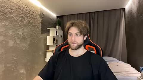 devilnut1 online show from March 16, 9:02 am