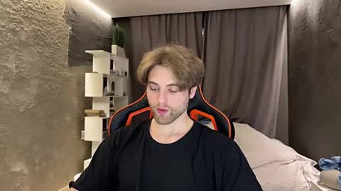 devilnut1 online show from March 19, 6:52 am