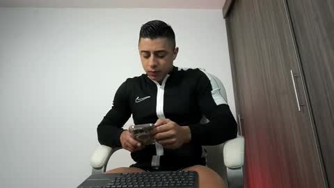 Devin Hunter online show from February 2, 12:01 pm