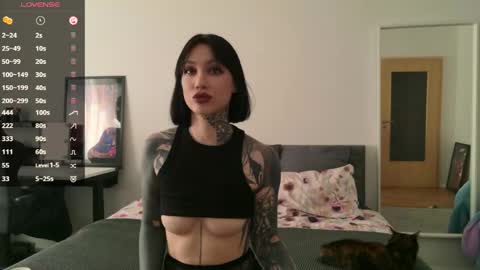 dgtlgrl online show from May 19, 1:29 pm