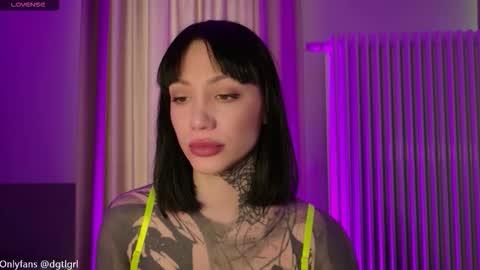 dgtlgrl online show from March 25, 1:51 pm