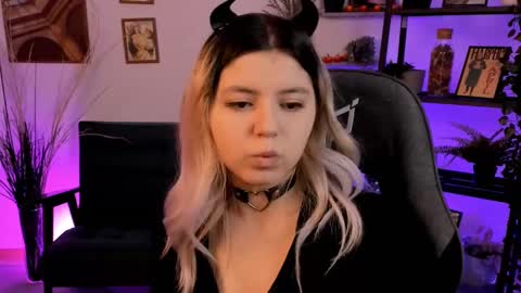 Dia online show from March 11, 5:02 pm