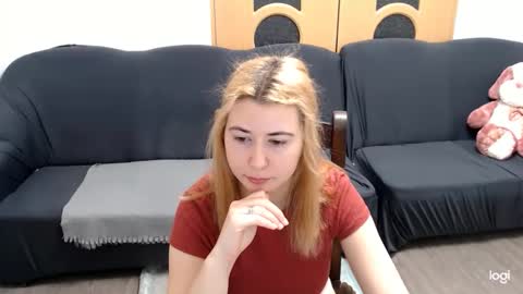 Snapshot of dianasmiey7 chatting on March 6, 8:19 am dianasmiey7 online show from March 6, 8:19 am