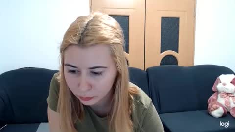 Snapshot of dianasmiey7 chatting on February 11, 5:18 pm dianasmiey7 online show from February 11, 5:18 pm