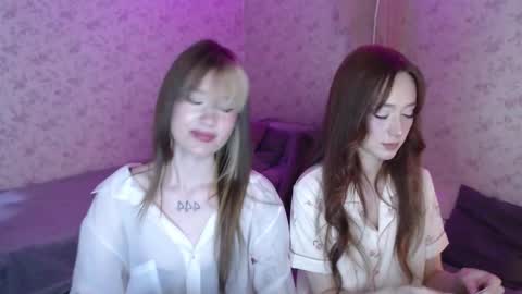 Hi im Alice 3 Im usualy online 03-10 or 17-21 UTC0 online show from March 6, 2:32 am