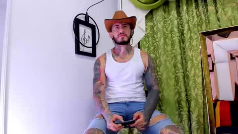 dilan_scootk_ online show from November 17, 11:24 am