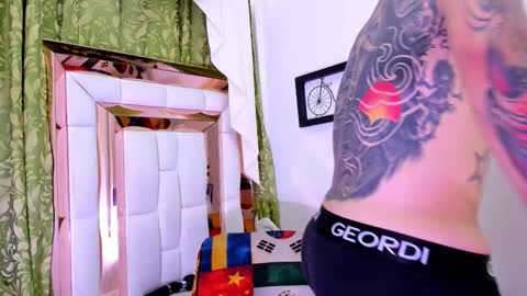 dilan_scootk_ online show from November 13, 8:22 pm