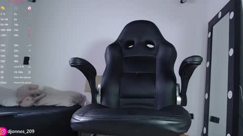 DilanJonnes online show from April 5, 7:00 pm