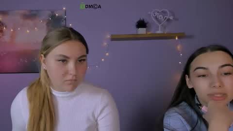 dina_bloom online show from December 17, 12:45 pm