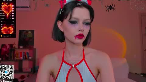 Snapshot of dindin_ chatting on October 31, 2:06 pm Jessie online show from October 31, 2:06 pm