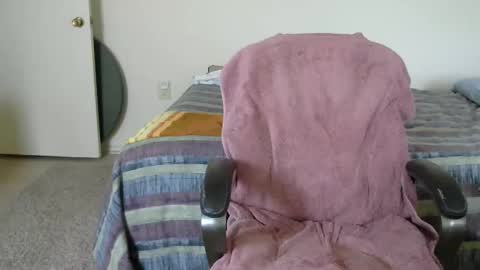 Dee online show from March 31, 4:40 pm