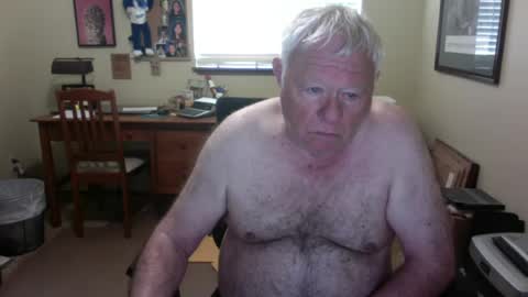 dirtrider195080438 online show from July 1, 4:37 pm