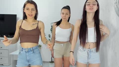 Gyna    Josie    online show from March 5, 3:29 am