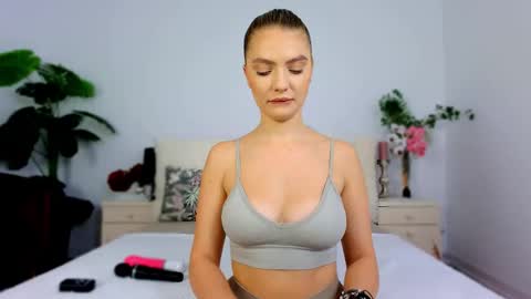 Chloe online show from October 15, 4:16 am