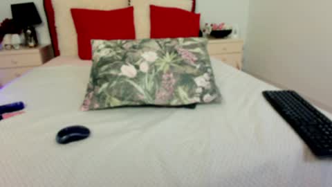 Chloe online show from April 8, 9:01 am