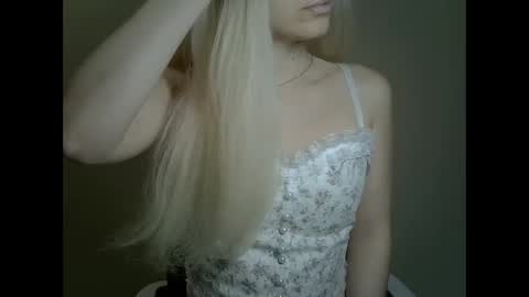 DitaMilton online show from February 9, 9:17 pm