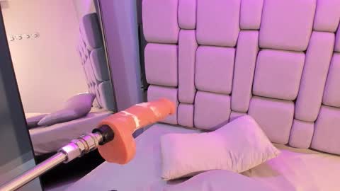 divine_sin online show from November 16, 9:50 pm