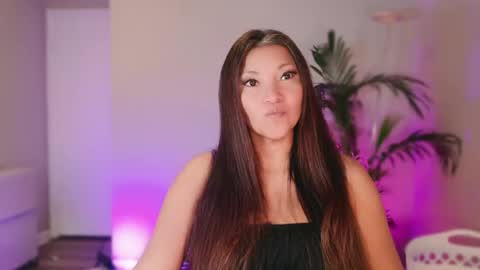 DivineLynn online show from April 30, 2:11 pm
