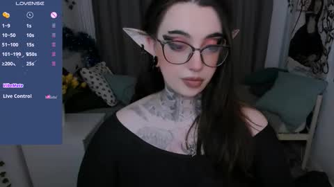 dixipixi_ online show from January 10, 6:08 am