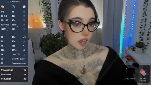 dixipixi_ online show from May 7, 7:04 am
