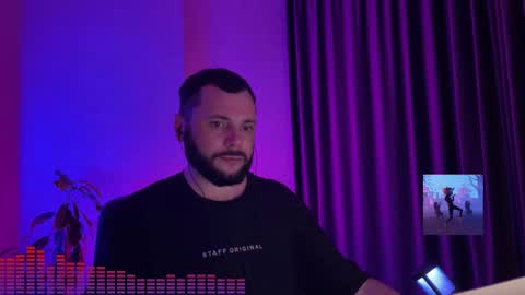 Snapshot of dj_canali chatting on November 2, 2:33 am Canali online show from November 2, 2:33 am