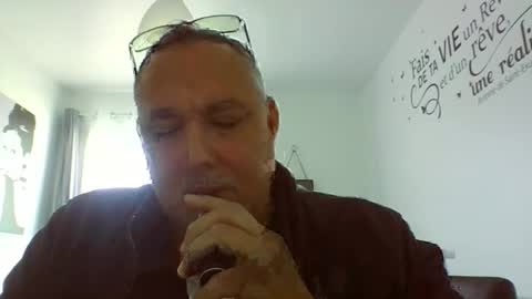 djeauzy77 online show from April 17, 8:06 am