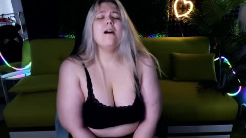 Jenia online show from December 18, 5:15 am