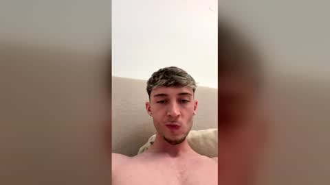 dlhung02 online show from May 1, 12:15 am