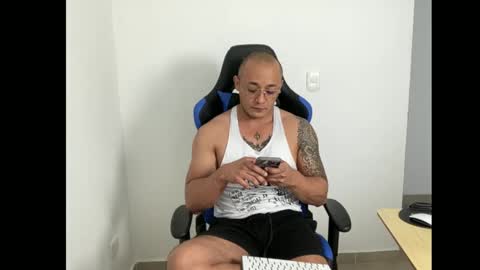 DoctorGymxxx95 online show from September 28, 1:42 pm