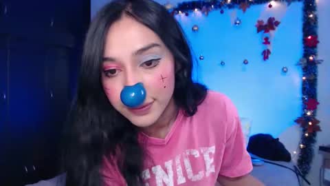 Snapshot of dolceclown_ chatting on December 4, 10:02 pm dolceclown_ online show from December 4, 10:02 pm