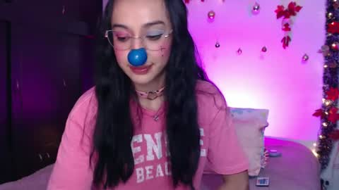 Snapshot of dolceclown_ chatting on December 5, 1:09 am dolceclown_ online show from December 5, 1:09 am