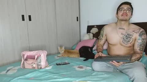 Auro and Santiago online show from February 9, 2:28 am