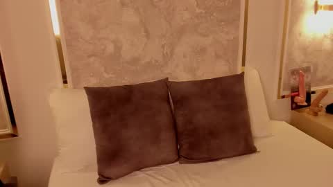 D  online show from October 28, 2:34 am