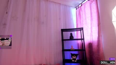 Snapshot of doll_venus chatting on December 3, 6:22 pm Roxana  independent model can you help me reach 100 hands up uwu online show from December 3, 6:22 pm
