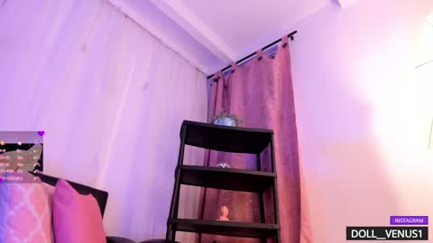 Snapshot of doll_venus chatting on January 21, 1:50 am Roxana  independent model can you help me reach 100 hands up uwu online show from January 21, 1:50 am