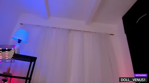 Snapshot of doll_venus chatting on February 21, 1:11 am Roxana  independent model can you help me reach 100 hands up uwu online show from February 21, 1:11 am